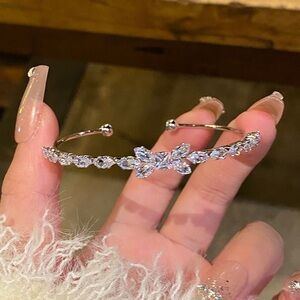 Sparkling Silver Floral Bracelet